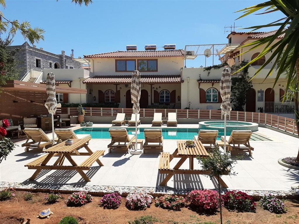 Athina Apartments Stoúpa Exterior foto